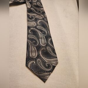 Sophisticated Black Paisley Silk Tie